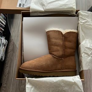 Brand New UGG Bailey Button